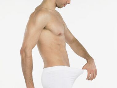 Bir adam penisini kendi başına büyütmek istiyor